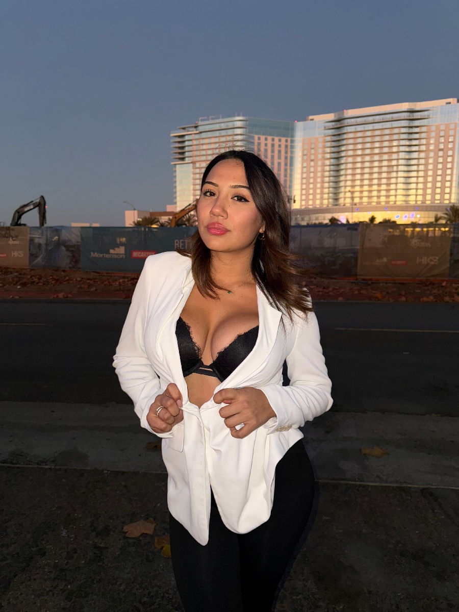 Take a pause and enjoy Ali Cruz — streaming from Mandalay