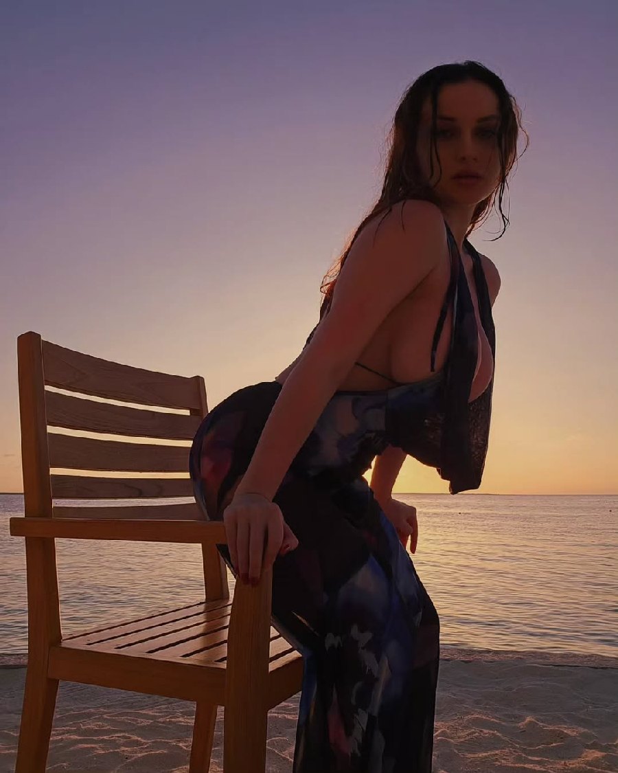 Sexy girl Miranda Faith nude in Mandalay