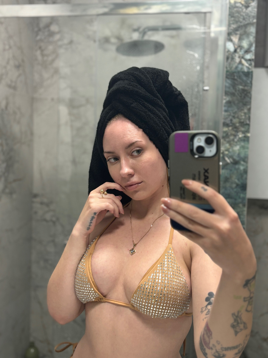 Nude girl KateV in Mandalay