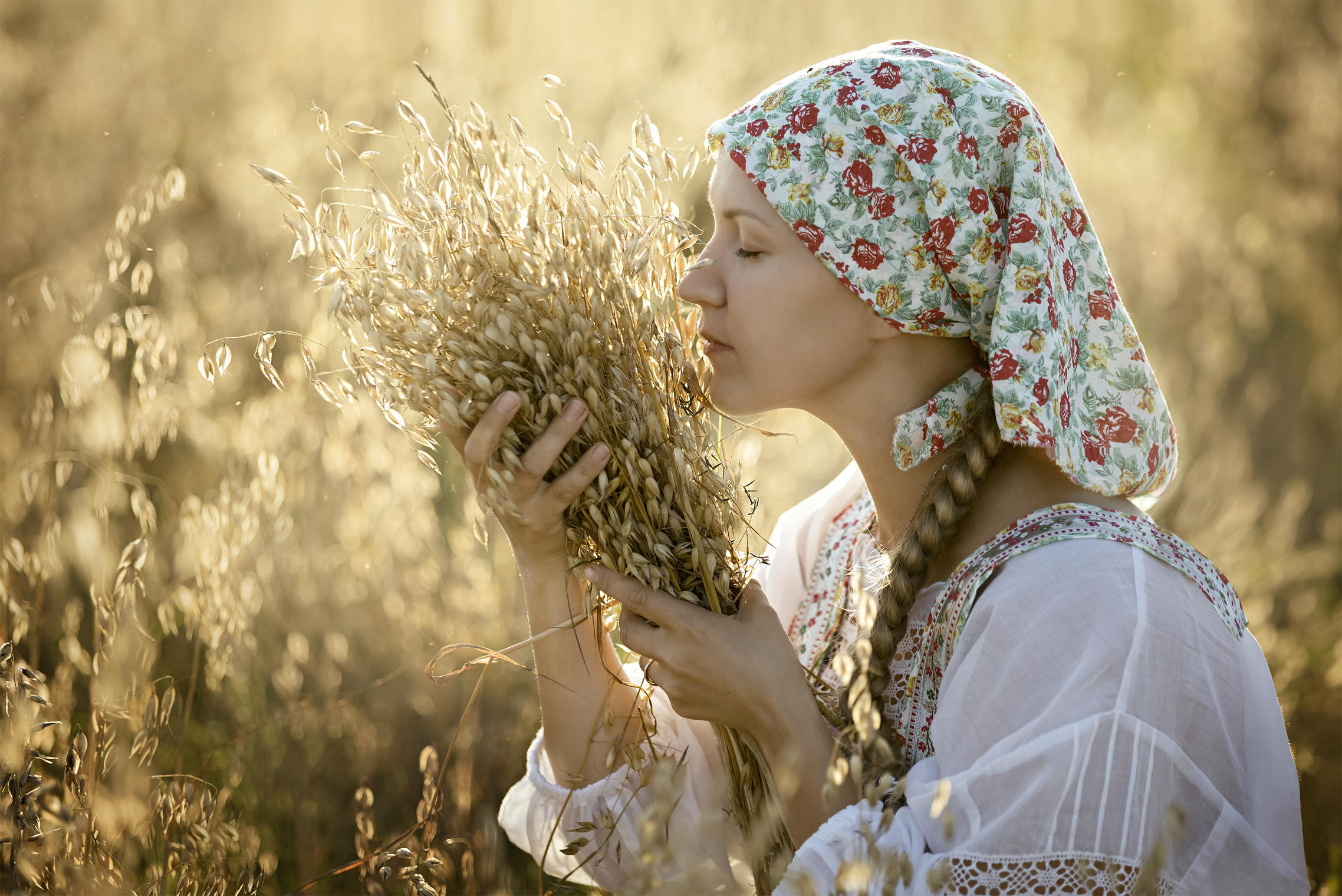 Photo Women in Slavic costumes in Mandalay